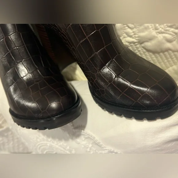 🤎NEW WITH BOX & dust bag Paige chocolate leather, croc-stamped boot 🐿️ - Picture 10 of 17